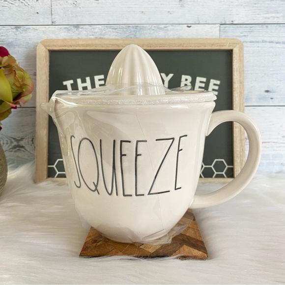 Rae Dunn SQUEEZE Juicer White Pottery Citrus Lime Lemon Juice Cottage Core Tools - Picture 1 of 7